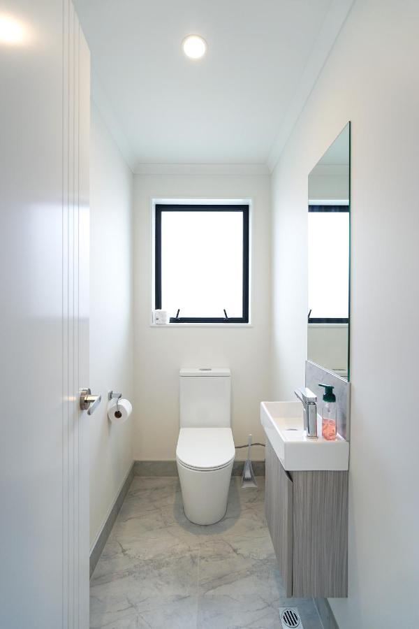 Fabulous River View - Brand New House In Hamilton Bagian luar foto